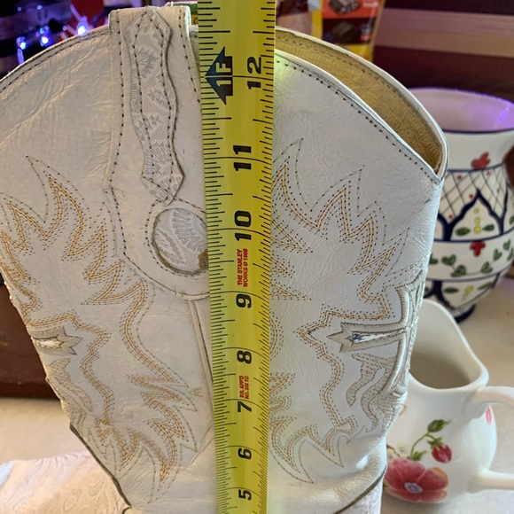 Old Corral Western White Cross Boots. - Picture 12 of 12